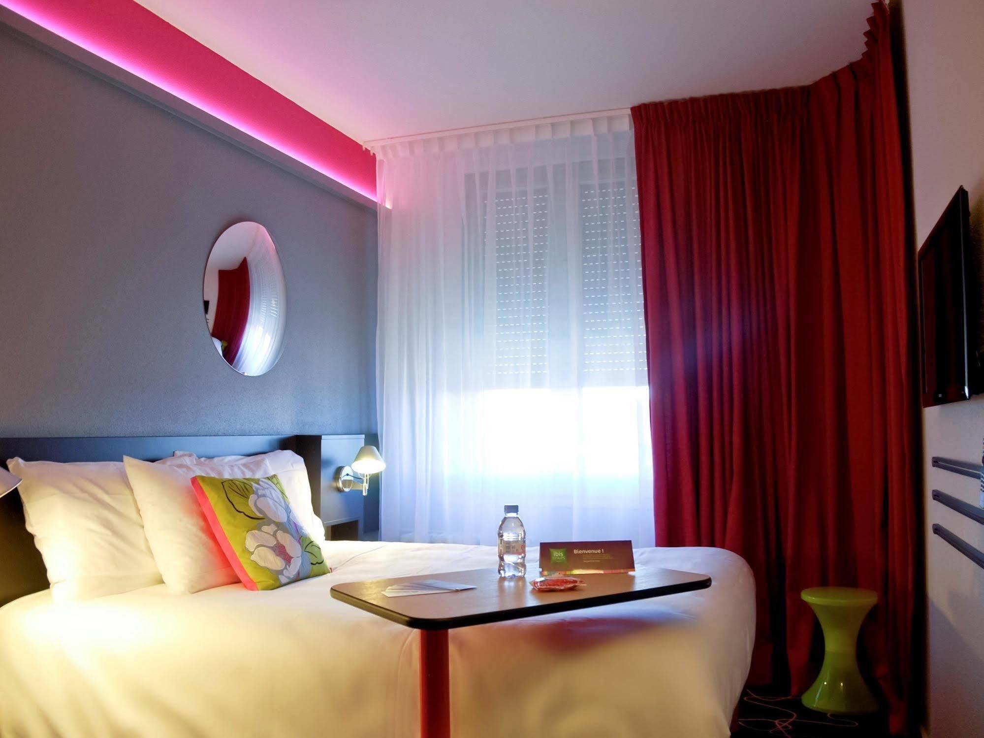 Ibis Styles Roanne Centre Gare Hotel Exterior foto